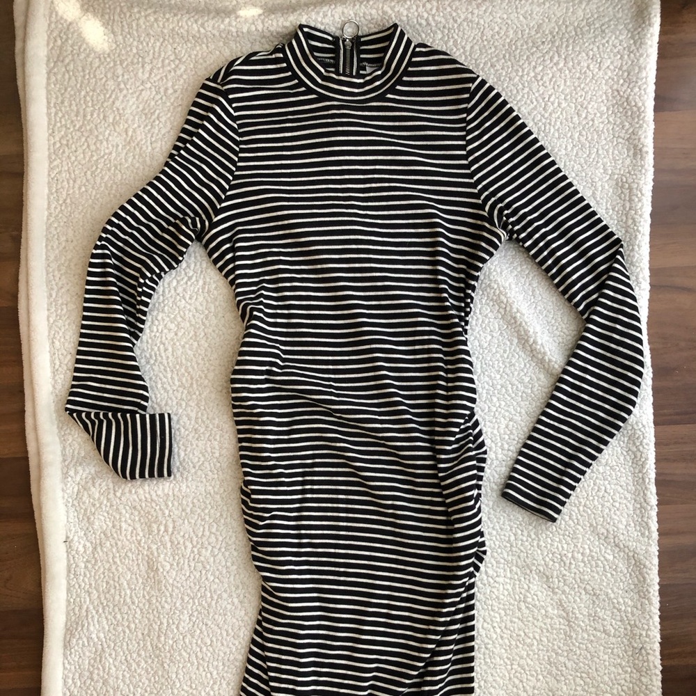 Small black and white Motherhood Maternity dress